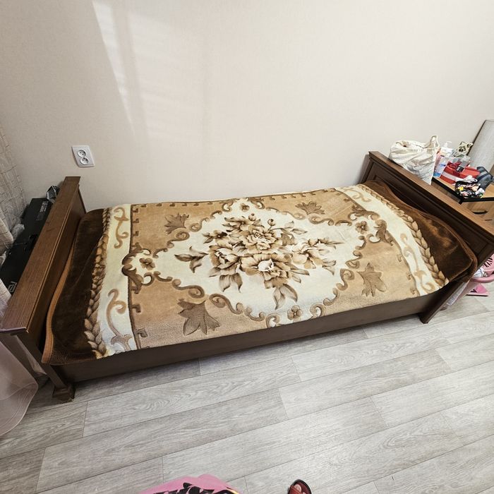 Продам кровать с матрасом