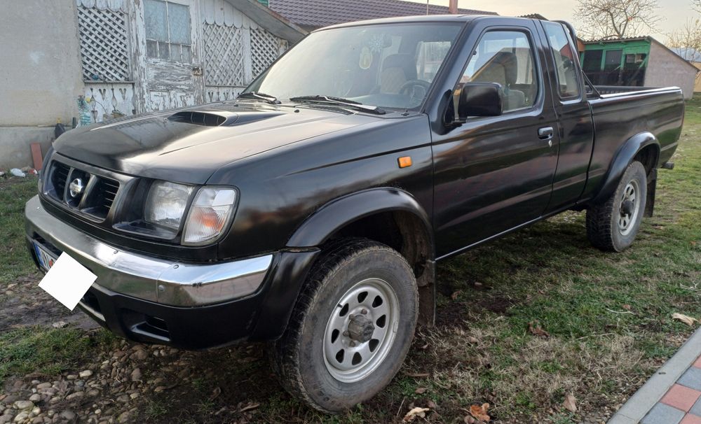 Vând Nissan Navara