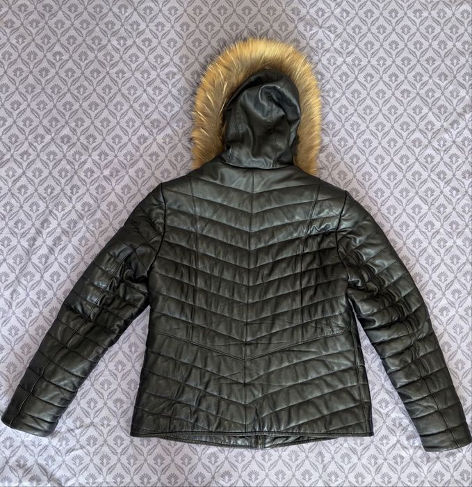 Geacă din piele și blană naturală, mărimea 4XL( croiala este mult mai mică, fiind potrvită și pentru o persoană care poartă L sau M)
