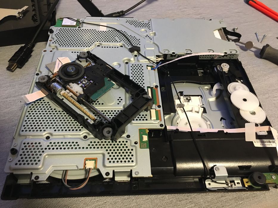 Reparatii / curatare console  PS4, XBOX,  service controllere Voluntar