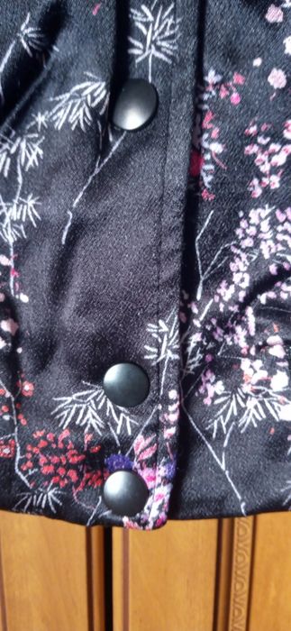 Geacă H&M cu motive florale