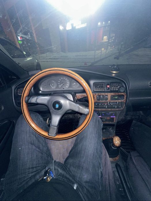 Продам Мазду 323