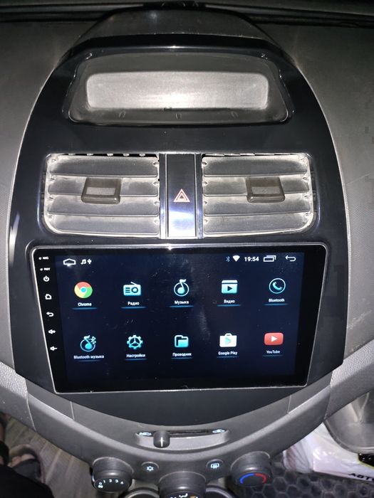 Monitor sotiladi (spark avtomobili uchun)