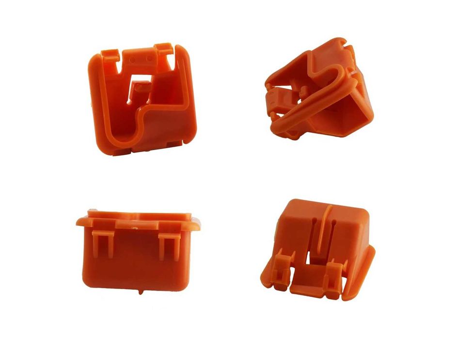 Щипка държач щека преден капак Skoda Fabia Octavia Roomster