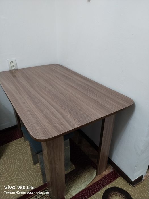 Срочно продам стол