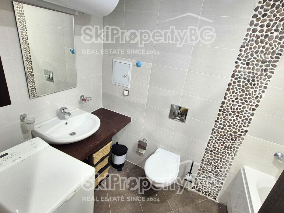 Двустаен апартамент с паркомясто и добра локация в Банско!