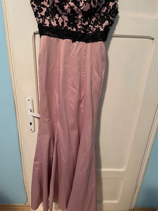 Бална рокля         .