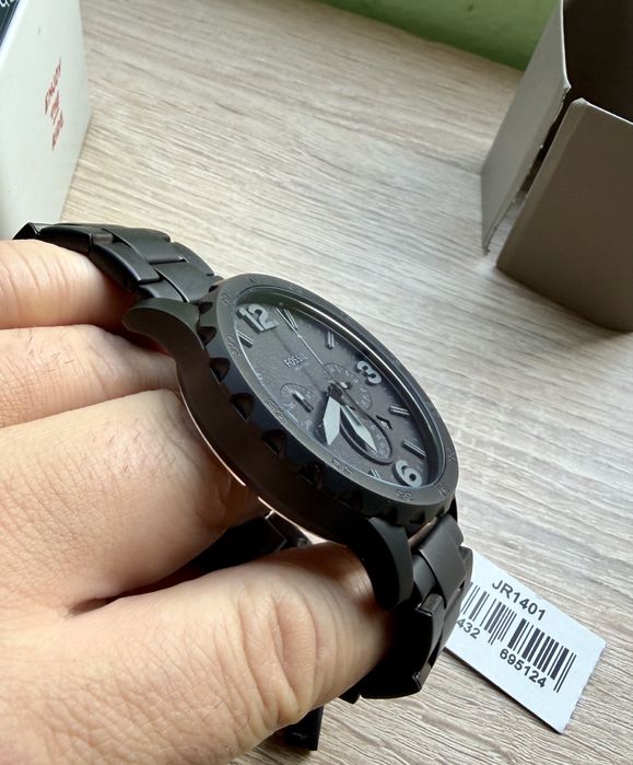 Продавам часовник Fossil JR1401