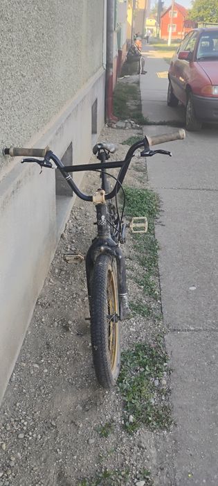 Vând BMX negru stare buna