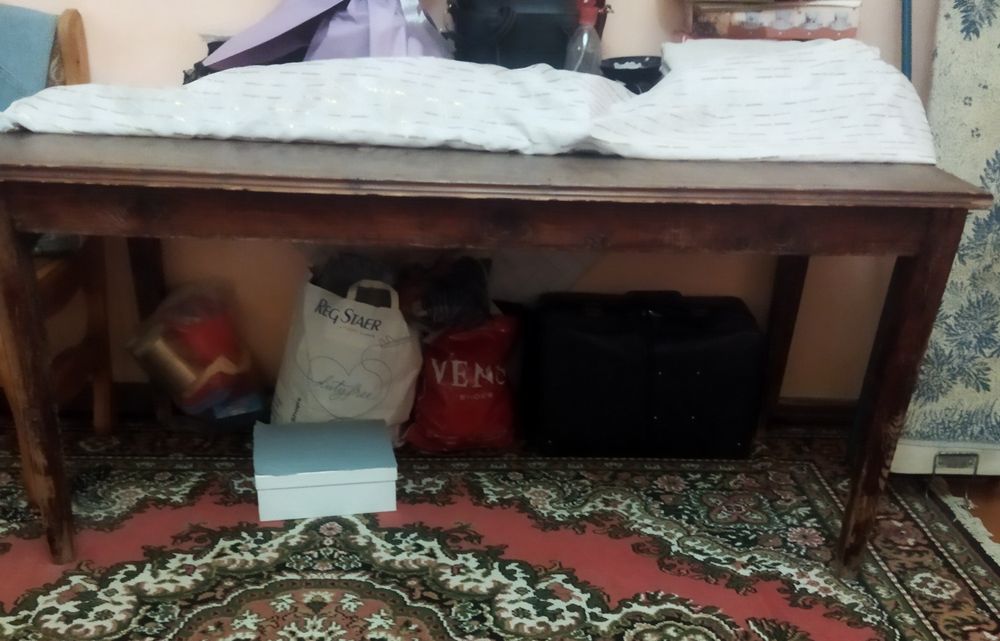 Стол обеденный. Дерево