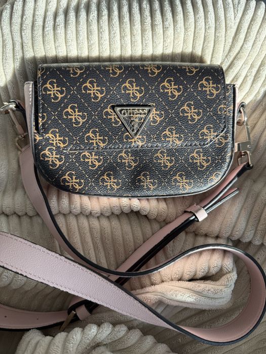 Малка чантичка Guess