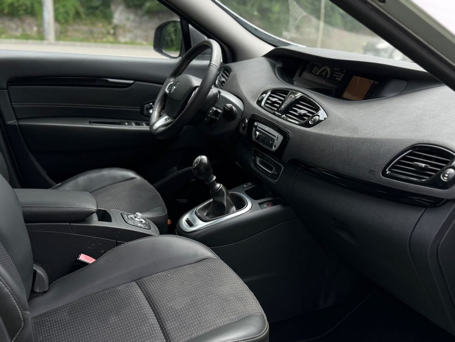 Renault Grand Scenic 7 locuri si in Rate