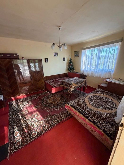 Vând casă ,curte și grădină cu suprafața de 1087 m² în satul Capud,oraș Teiuș, preț:45.000€,ușor negociabil .Detalii la nr de tel: 0745152051.