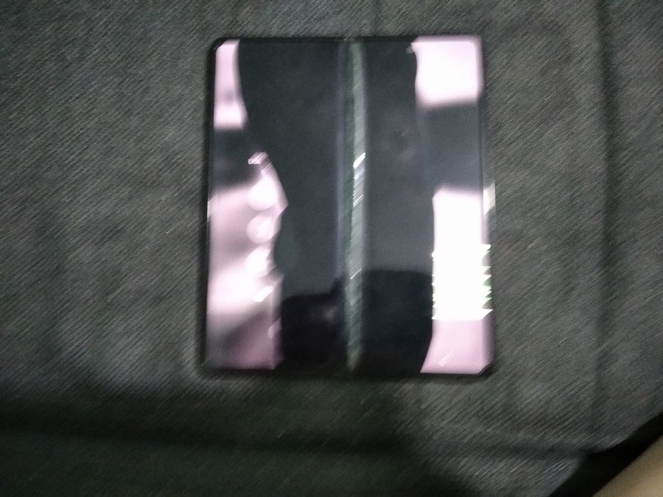 Samsung Galaxy Z fold3 SM-F926B/DS BLACK EUE cu displayul spart. Placa este buna. 
Telefonul este pentru piese