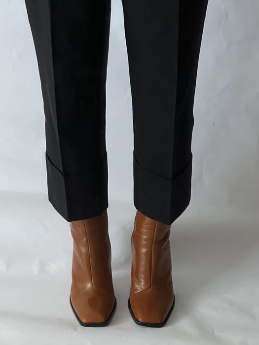 Cizme cu toc din piele