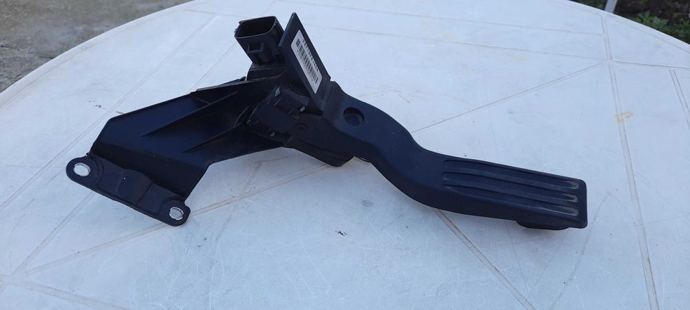 Форд Мондео МК3 2.0 TDCI Дизел комби 2004 педал на газта Ford Mondeo