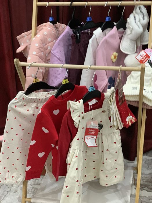 Yog’ochli bolalar kiyim ilgichi sotiladi