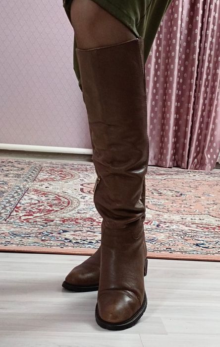 Продам женские зимние кожаные сапоги