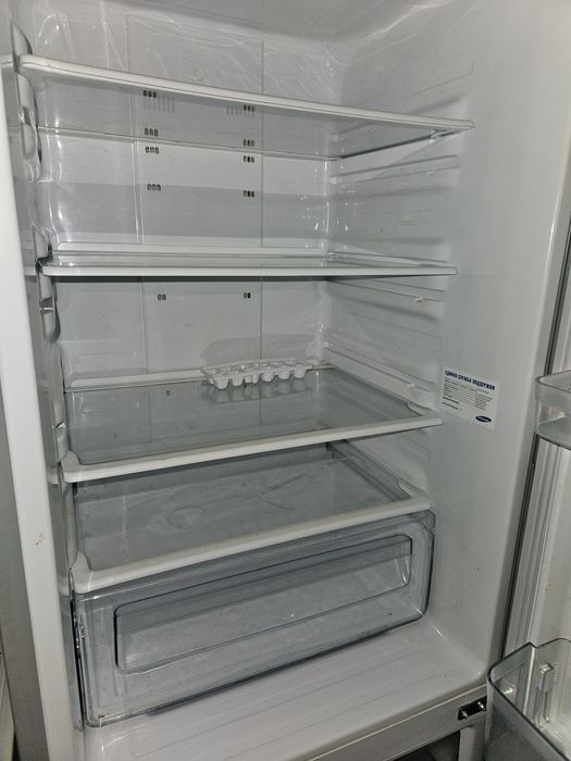 Холодильник Samsung