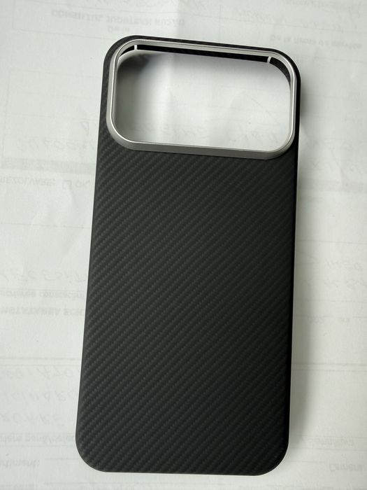 Husa kevlar aramida 110 lei si geam iphone 17 pro max 40 lei