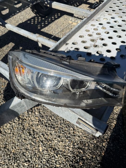 Far deeapta xenon bmw seria 3 gt f34 cu urechi rupte