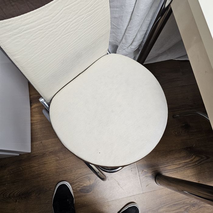 Masa extensibila cu 5 scaune urgent