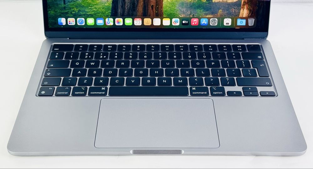 НОВ! Apple MacBook Air 15 M3 2024 8RAM 256GB Space Gray Гаранция!