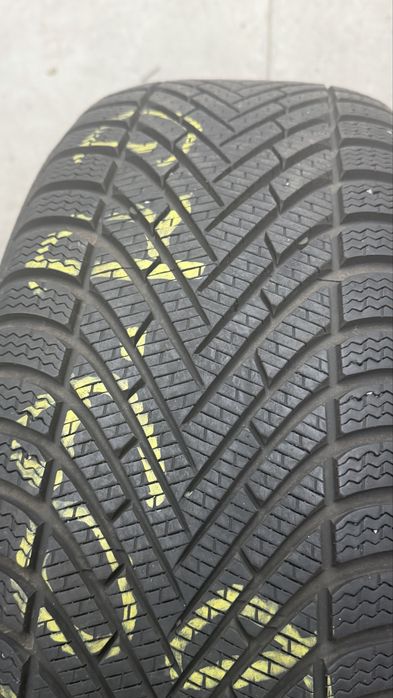 Vand 4 anvelope 235/60/18 pirelli de iarnă ca noi