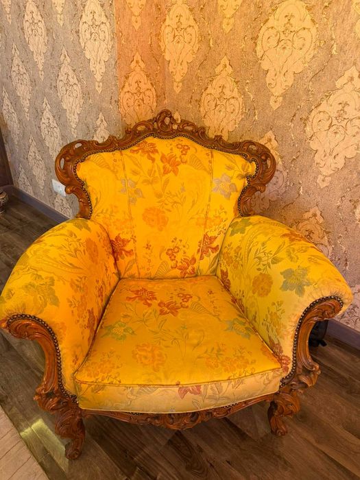 Vand salon clasic baroc sculptat– canapea, 2 fotolii, masuta