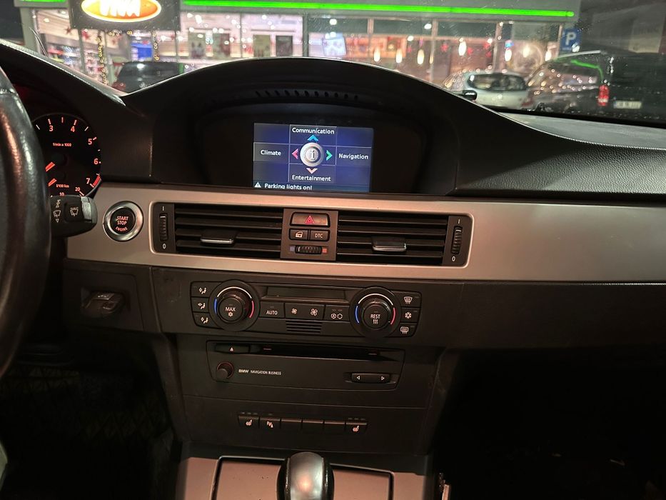 Vand bmw 320 i automat