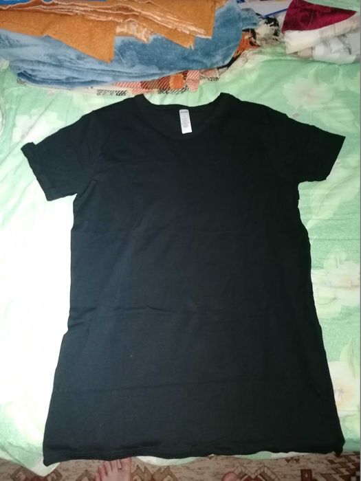 Продавам 3 броя нови тениски - размер М - на обща цена 15 лв.