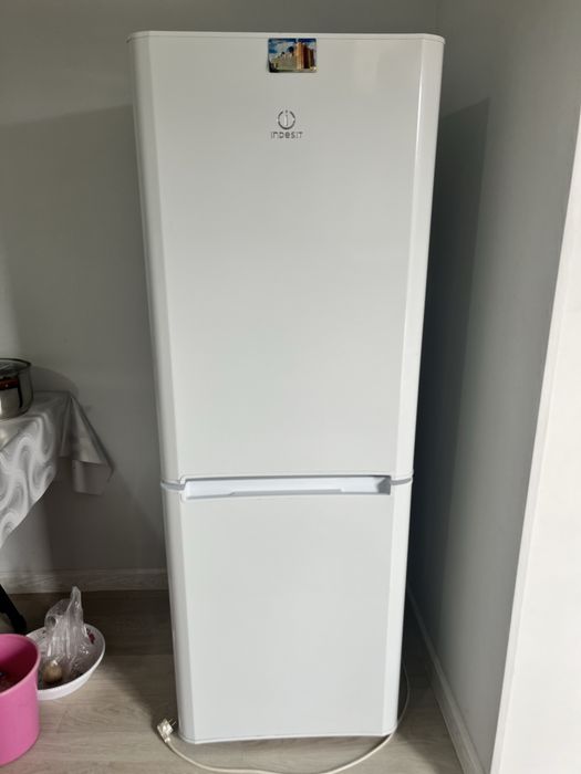 Холодильник indesit