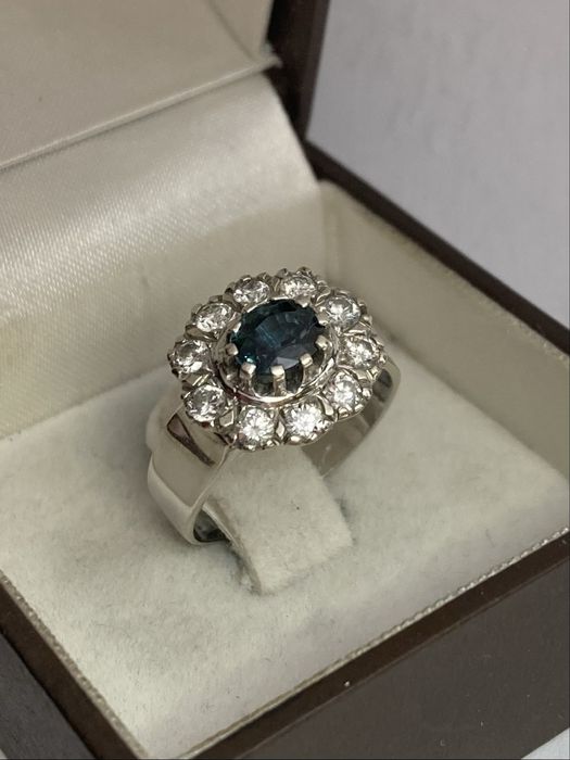 Inel aur alb 18kt.cu safir si diamante