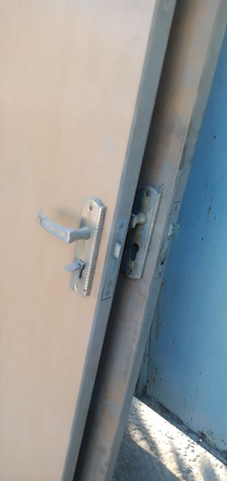 Продам 2 двери по 3000