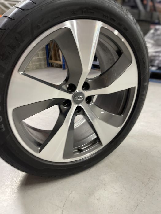 Jante Originale Audi Q7 Q8 SQ7 SQ8 R21 Goodyear 2021 70%
