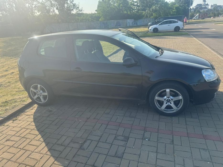 Vând sau schimb golf 5 cu ceva in 4 uși!