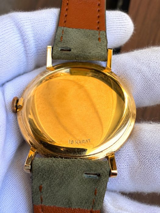 Universal Genève – 18K масивно злато – Vintage Swiss
