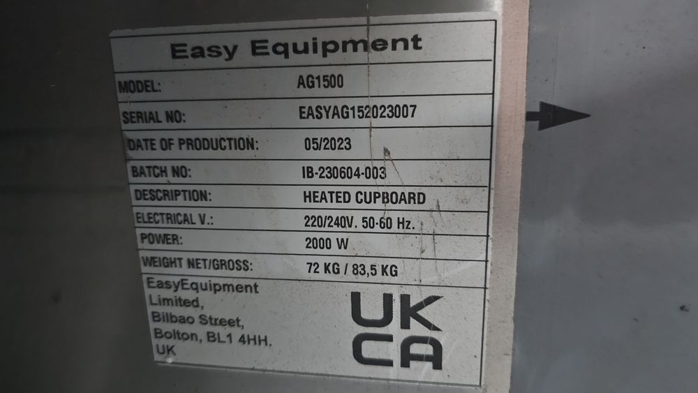 Хромникелови  хладилни маси, винрина, газов фритюрник, топъл шкаф