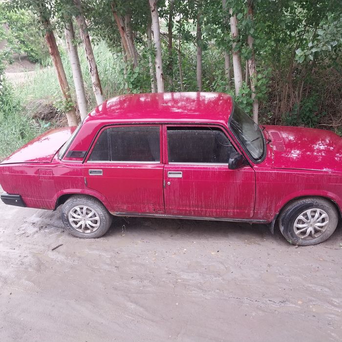 Vaz-2107 sotiladi
