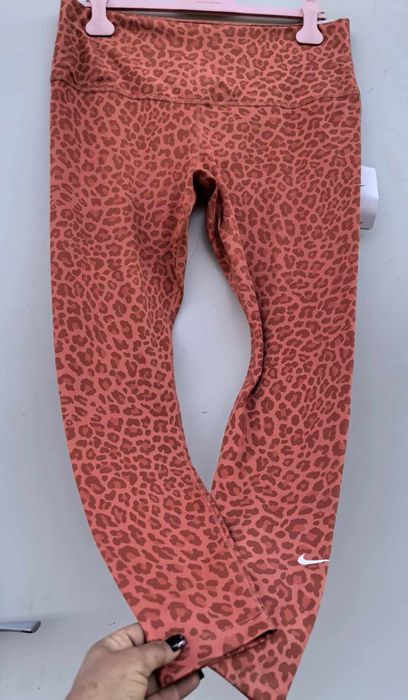 Nike оригинален дамски клин нов  Л размер