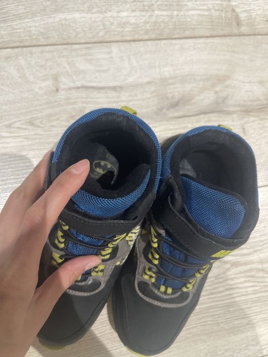 Продам детские ботинки для мальчиков.