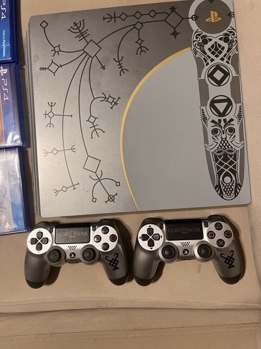 Ps4 Pro Limited Edition God of War + 3 jocuri