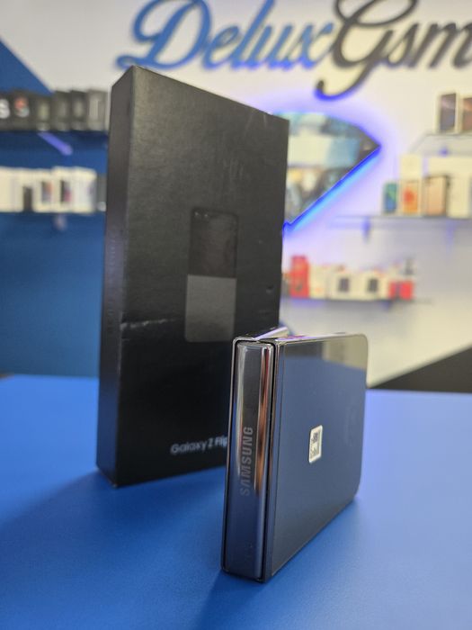 Samsung Z Flip 5 / 256 GB / Black /DeluxGSM