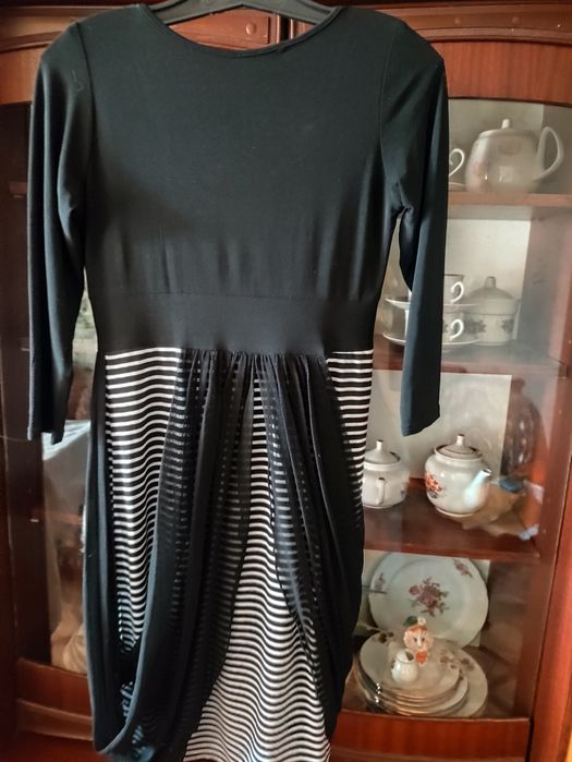 Продам женские платья.