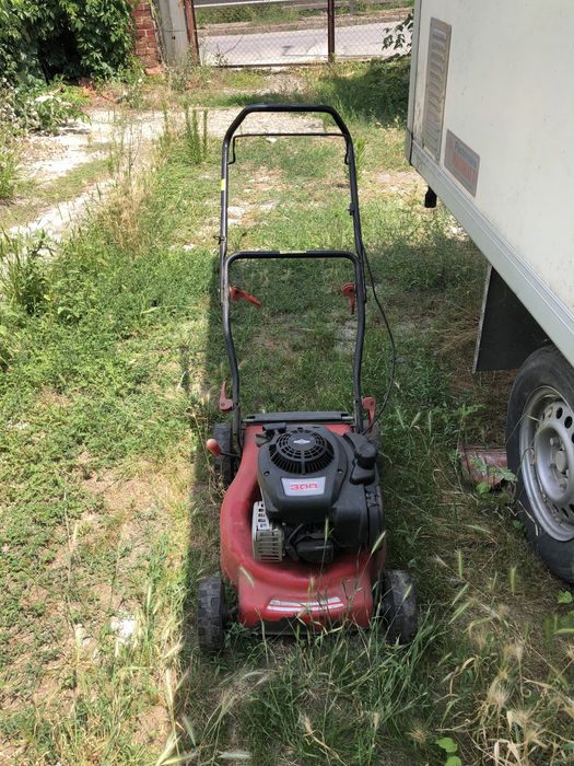 Бензинова косачка с двигател Briggs & Stratton 300 Series (Работеща)