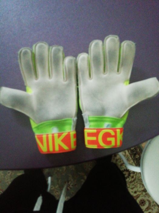 Перчатки вратарские