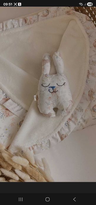 Paturica bebe si jucarie-materiale organice