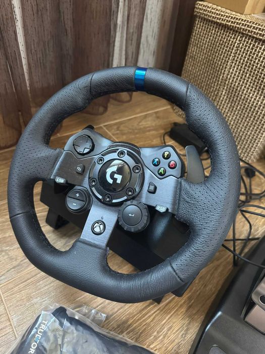 Logitech G923 Кормило/Педали + Скоростен лост Driving force Shifter