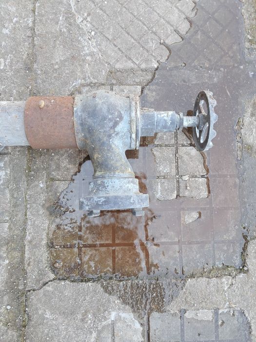 Кранове стари но работещи