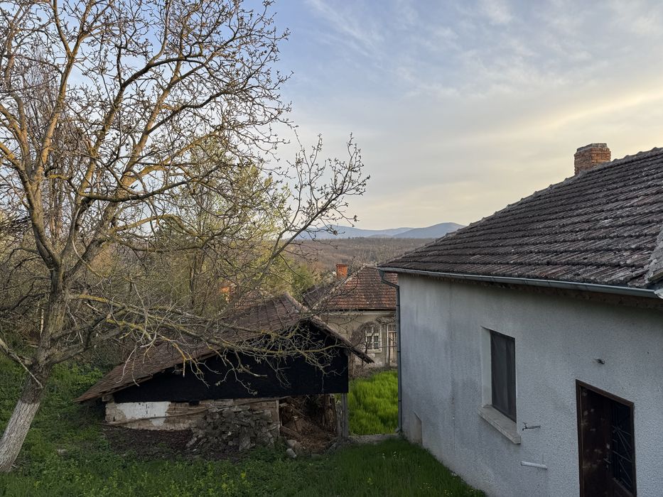 Къща на два етажа в село